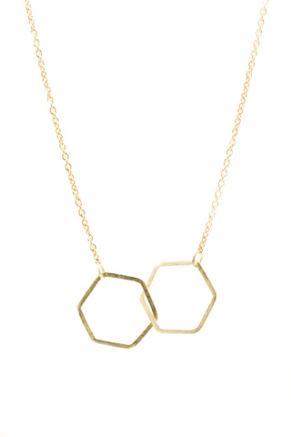 Handgemaakt en fairtrade | Ketting met geometrische geelgouden hanger met twee zeshoeken in elkaar